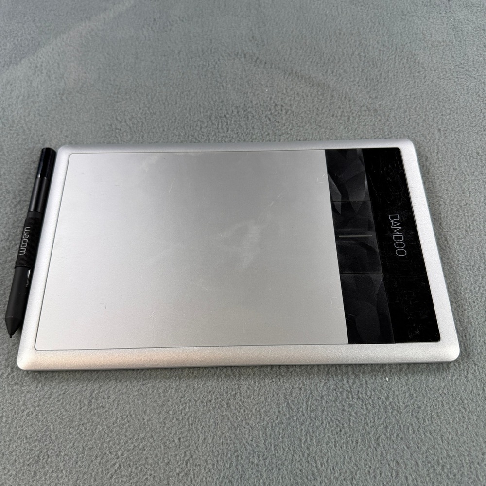 Wacom Bamboo Capture‎ CTH-470 Graphics Drawing Tablet w/ Stylus Pen Silver Black